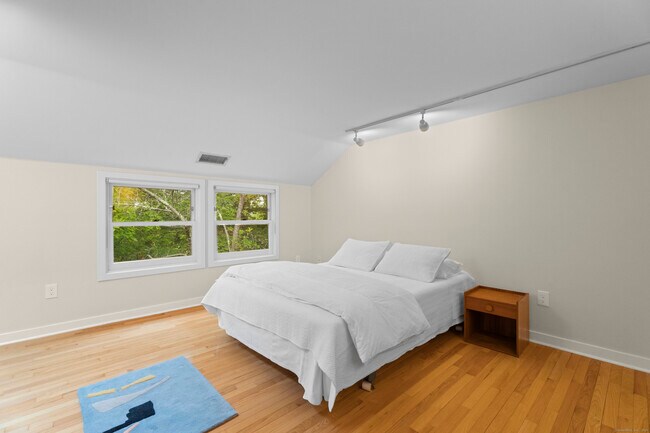 Building Photo - 133 Blake Rd