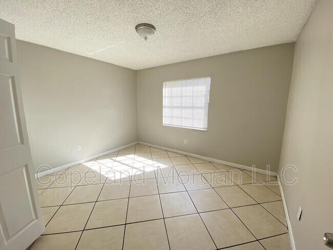 Building Photo - 5615 E 127th Ave