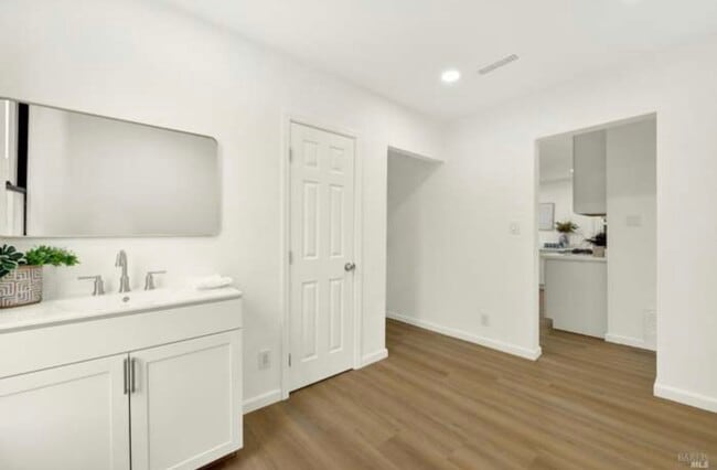 Building Photo - 324 Ohio St