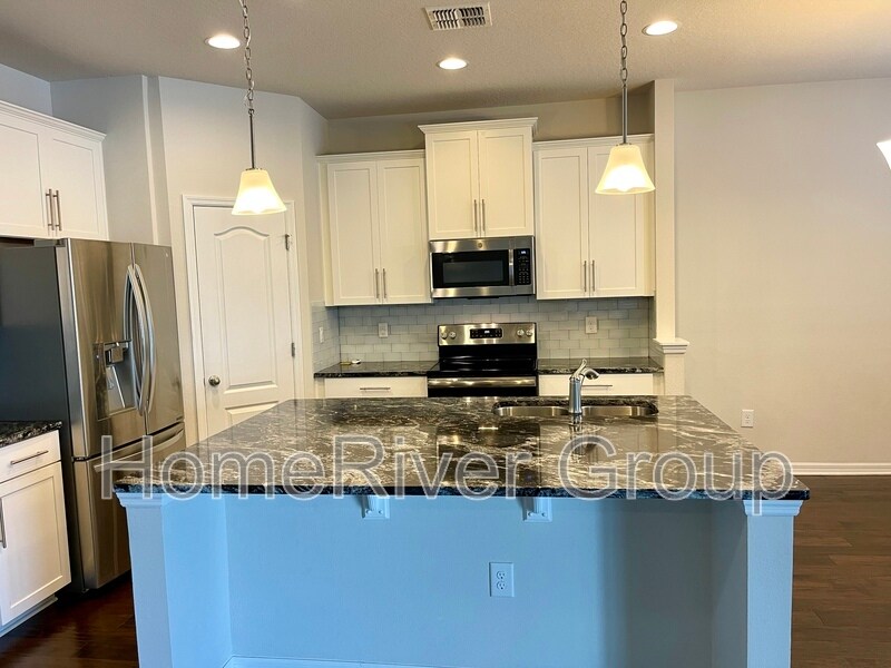 Building Photo - 11310 Leland Groves Dr