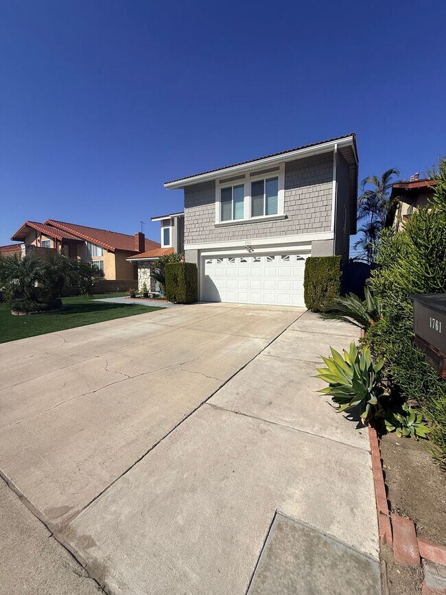 Building Photo - Anaheim home-Great Curb Appeal