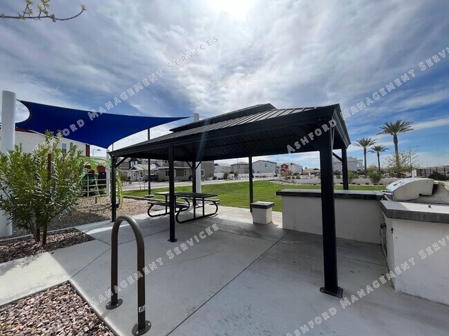 Building Photo - BEAUTIFUL 3 BEDROOM 2 BATHROOM HOUSE FOR R...