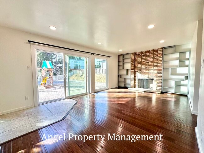 Building Photo - 5804 Shadow Ridge Dr