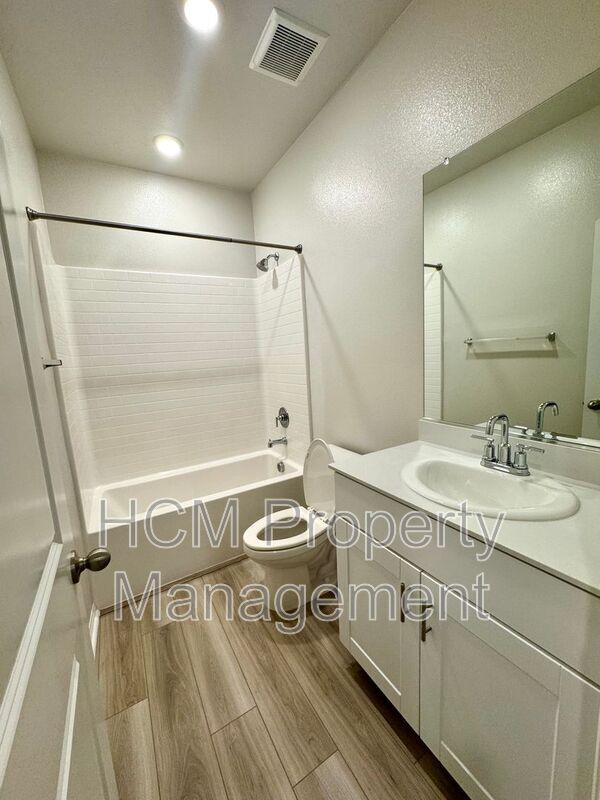 Building Photo - 1231 Brush Crk