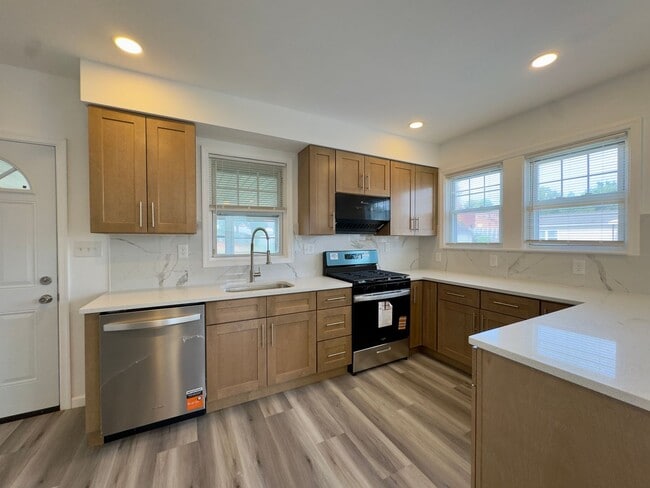 Building Photo - 1108 Elm Ridge Ave