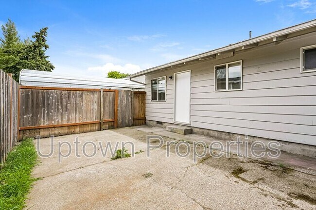 Building Photo - 466 N Adair St