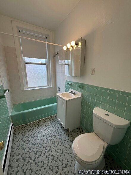 Building Photo - 1539 Beacon St