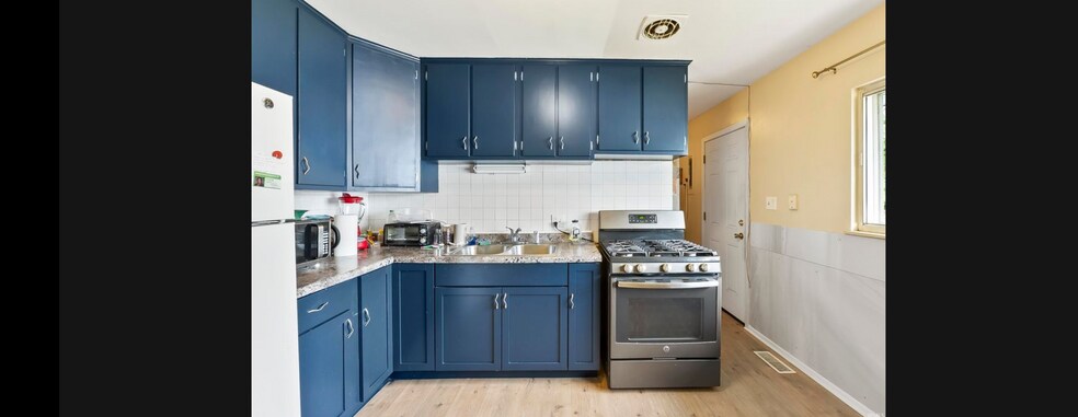Building Photo - 1405 Tulip Tree Rd