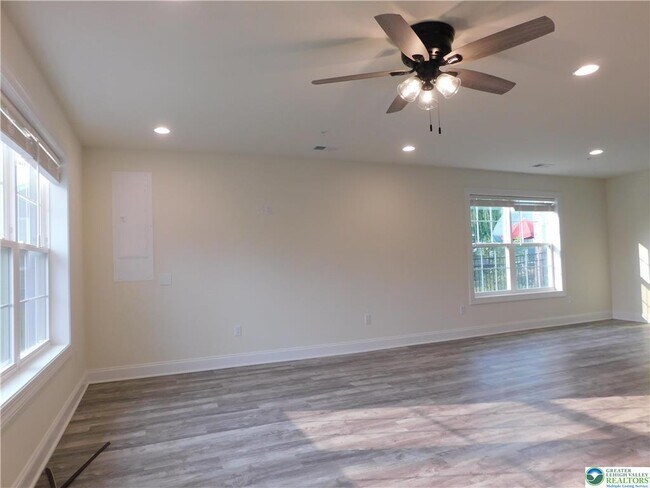 Building Photo - 1549 Burkhardt St