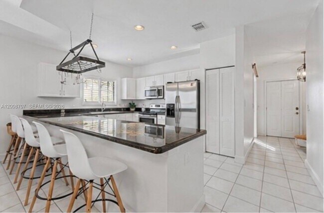 Building Photo - 2609 NE 42nd Ave