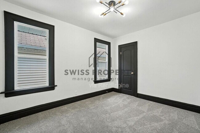 Building Photo - 889 E Livingston Ave