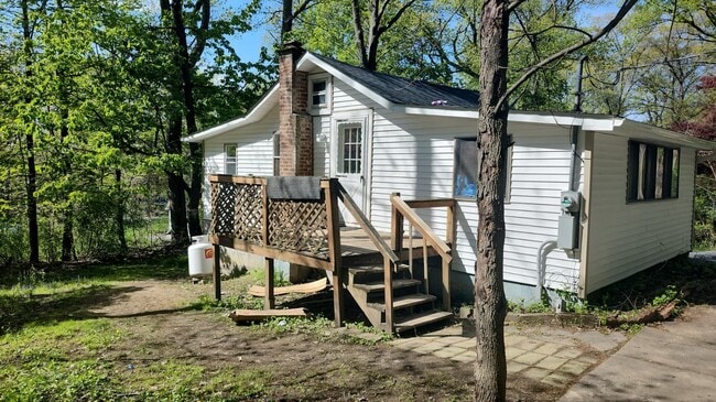 Building Photo - 14 Woodland Cir S