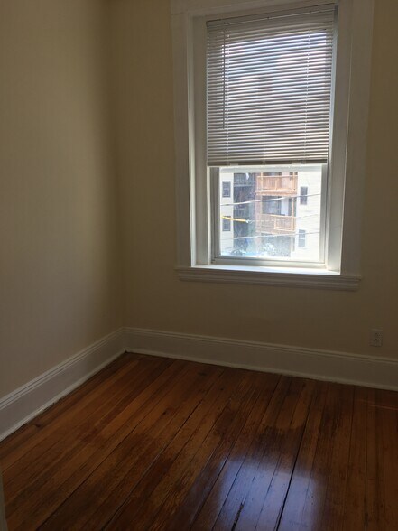 Building Photo - 14 Parkway Rd