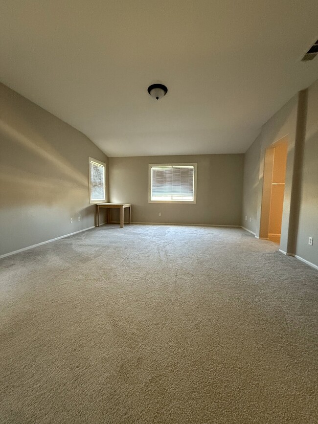 Building Photo - "Spacious 6-Bedroom Moreno Valley Haven wi...