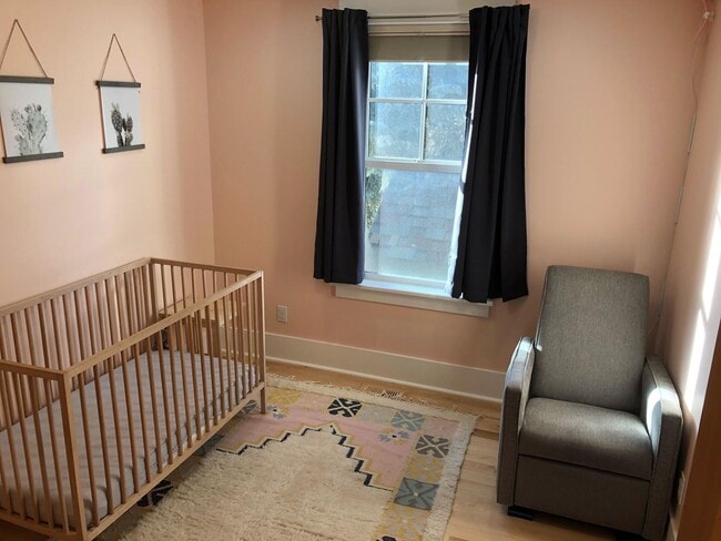 Building Photo - Charming Craftsman Gem Near McKinley Park