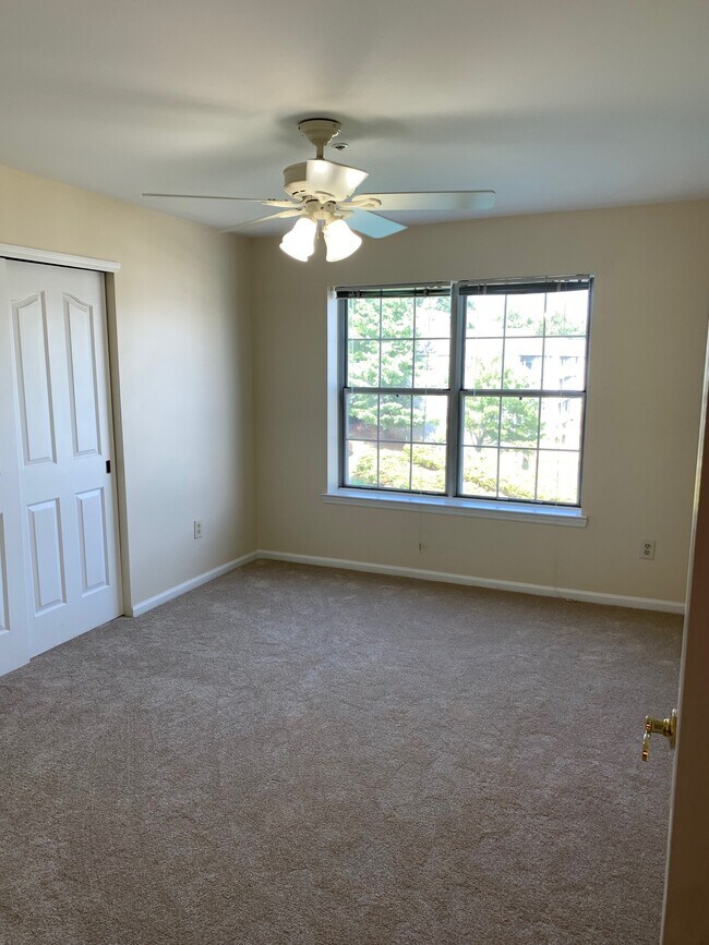 Building Photo - 2207 Waters Edge Dr