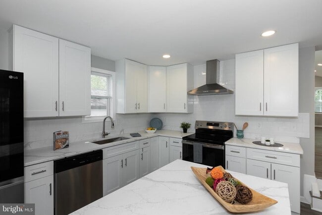 Building Photo - 9520 48th Ave