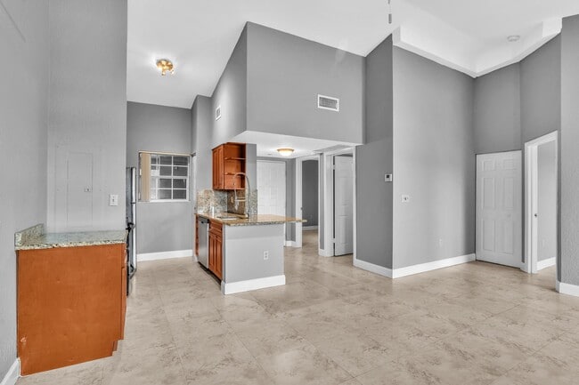 Building Photo - 2841 N Oakland Forest Dr