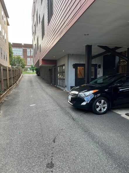 Building Photo - 3577 Warder St NW