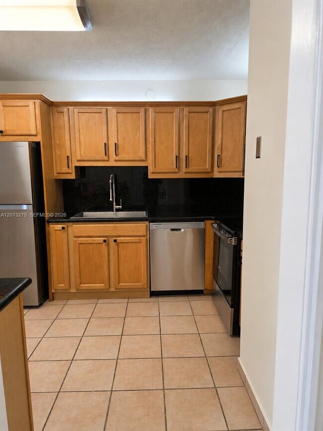 Building Photo - 940 Benevento Ave