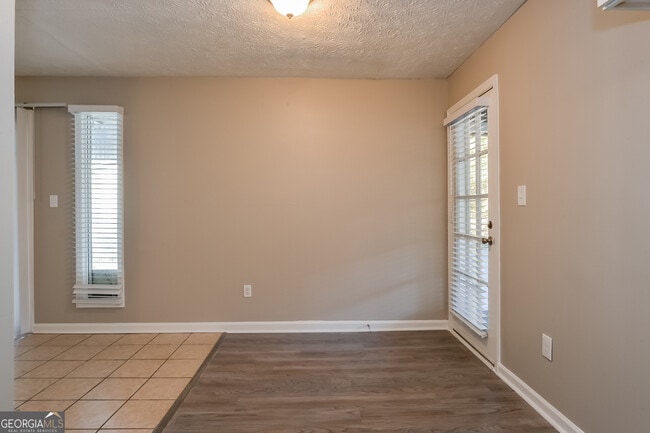 Building Photo - 5720 Twain Dr