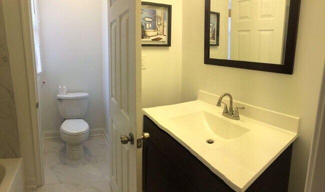 2nd Floor Full Bathroom - 1817 S 23rd St
