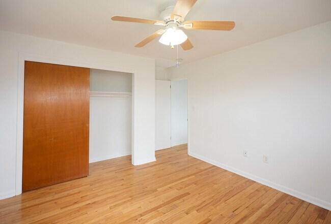 Building Photo - 2305 River Rd