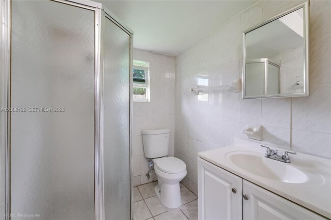 Building Photo - 166 E 17th St