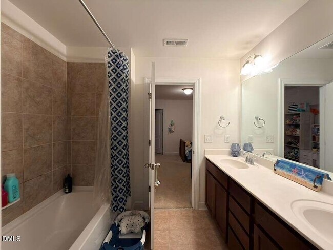 Building Photo - 735 Lampwick Ln