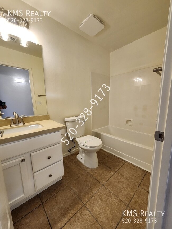 Building Photo - 6603 E Ladonna Ln