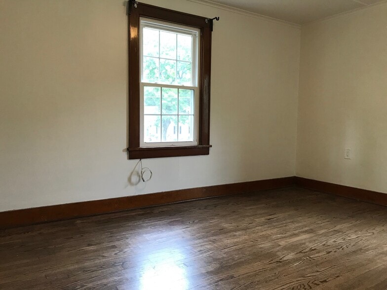 Bedroom - 46 Henmond Blvd