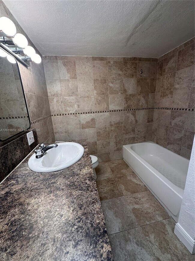 Building Photo - 6713 N Kendall Dr