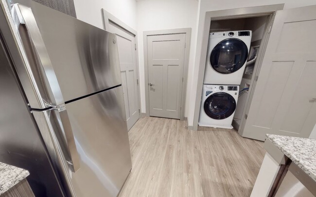 Building Photo - Lombardy | 2 Bed 2 Bath | 1100 sf