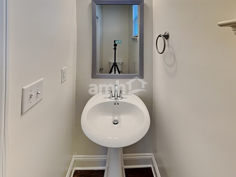 Building Photo - 141 McBee St