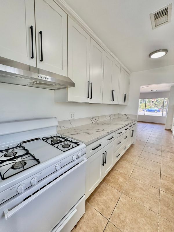 Building Photo - 1554 E Woodbury Rd