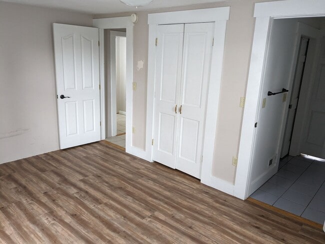 Building Photo - 3 Bed 2 Bath House Near Downtown Belgrade - Dogs Negotiable!