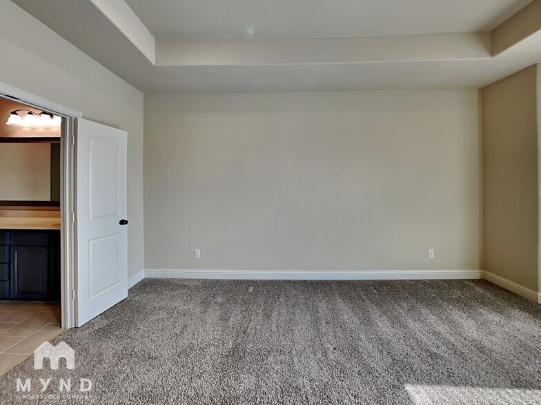 Building Photo - 4144 Riverside Dr