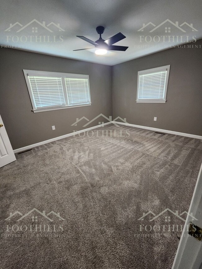 Building Photo - 3-Bedroom Home with Fresh Updates and Fenc...
