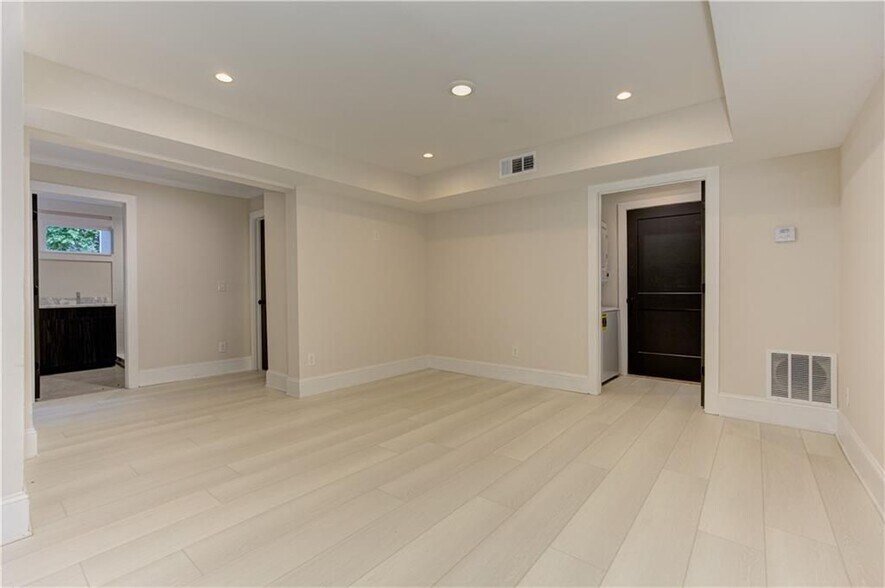 Building Photo - 83 26th St NW