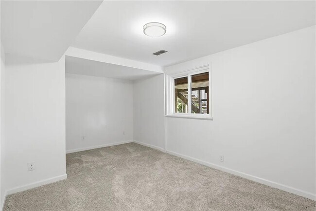 Building Photo - 40 Oak Hill Terrace