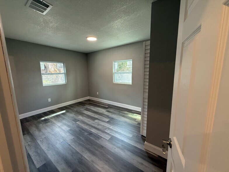 Building Photo - 2601 Dairy Rd