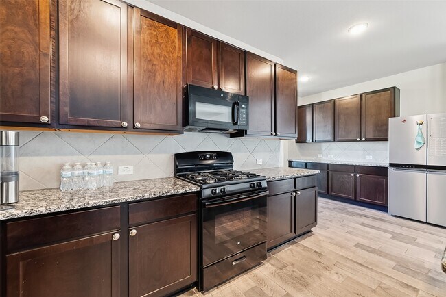 Building Photo - 2422 Agassiz Dr