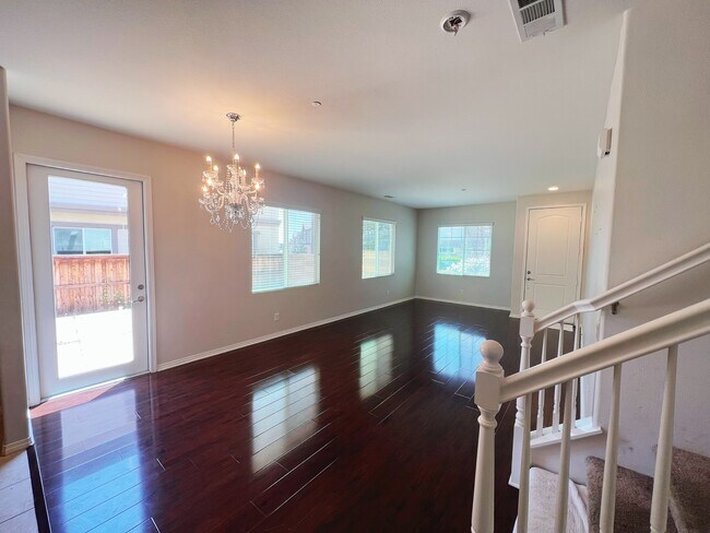 Building Photo - 743 Matthys Way
