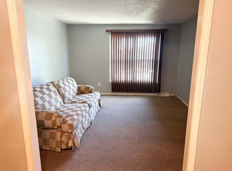 Family Room - 2609 Southridge Dr