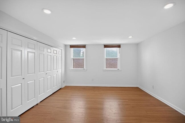 Building Photo - 275 S 3rd St