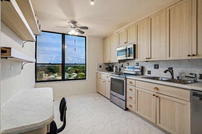 Building Photo - 7217 Promenade Dr