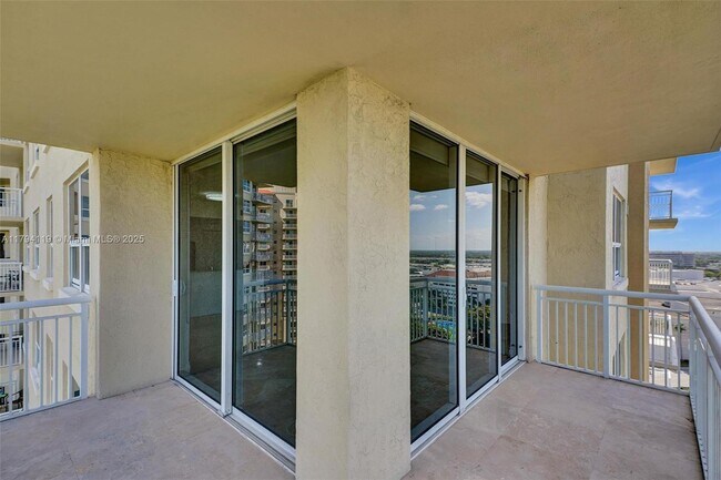 Building Photo - 19501 W Country Club Dr