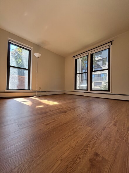 Master room - 10 Juniper St