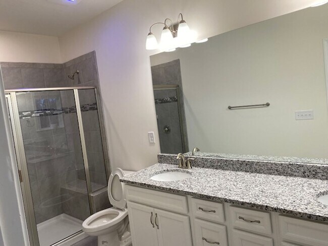 Building Photo - Fantastic 3BR/2.5BA Townhome located in Th...