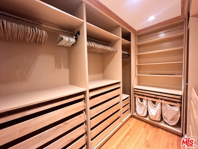 Building Photo - 2652 S Bedford St